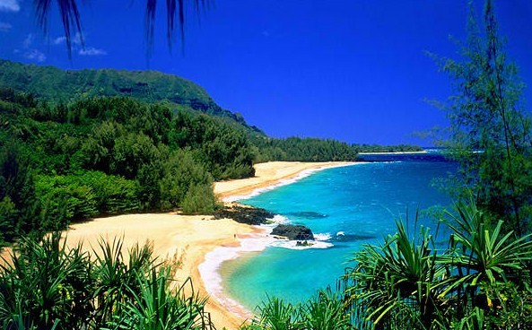 Lumahai Beach – A Beautiful Beach with Treacherous Waters in Kauai ...