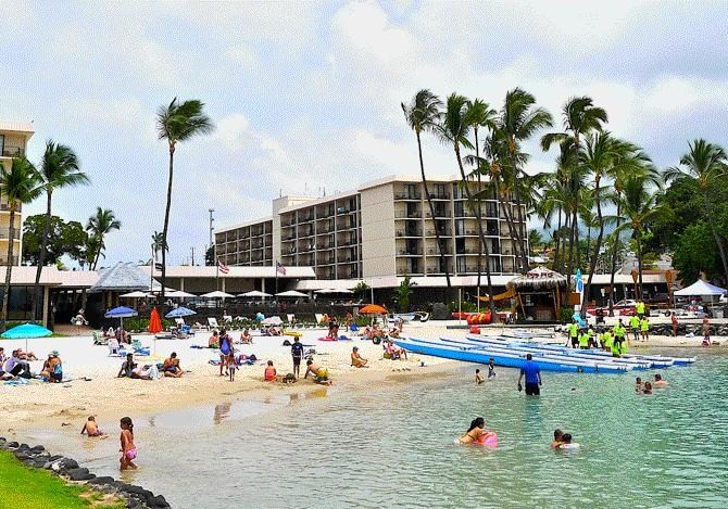 Kamakahonu Beach Hawaii